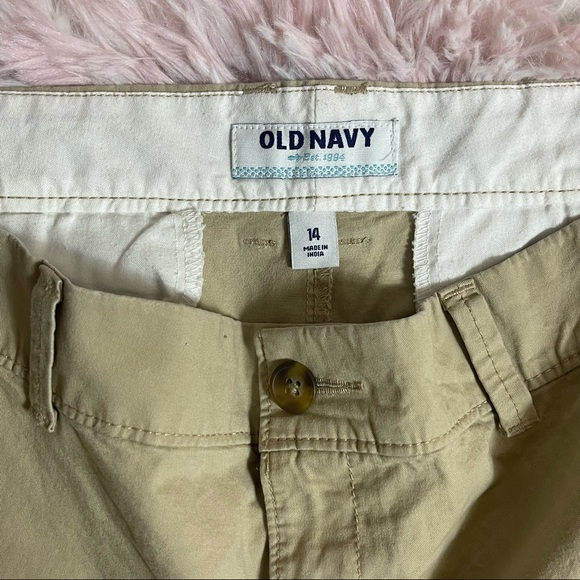 Old Navy Khaki Shorts Women's Size 14 - Picture 2 of 3